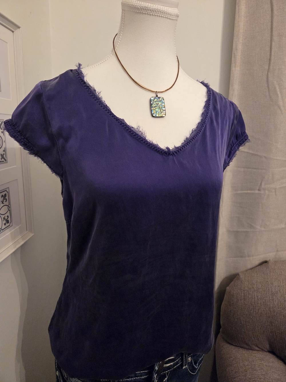 Y2K Tahari 100% Silk Purple Frayed V-Neck Short Sleeve Tee - Vintage Early 2000s - Picture 3 of 9